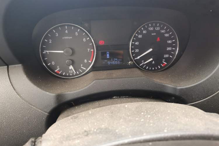 Used JAC Refine M3 2015 Maker Edition 1.6L Luxury Version Odometer Close Up