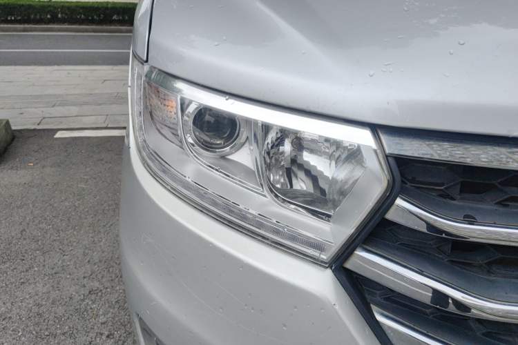 Used JAC Refine M3 2015 Maker Edition 1.6L Luxury Smart Version Right Front Headlight