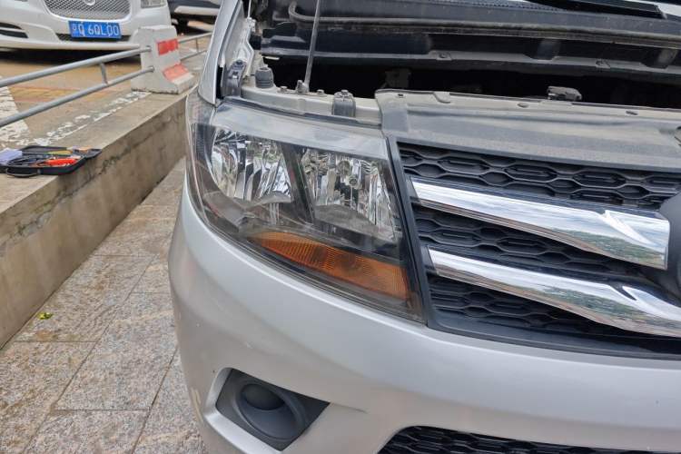 Used JAC Refine M3 2015 Maker Edition 1.6L Luxury Version Right Front Headlight