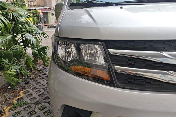 Used JAC Refine M3 2015 Maker Edition 1.6L Luxury Version Right Front Headlight