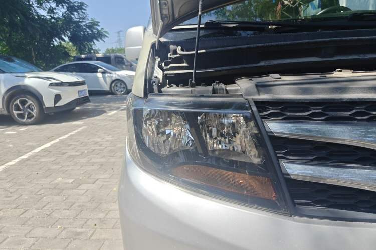 Used JAC Refine M3 2015 Maker Edition 1.6L Luxury Version Right Front Headlight