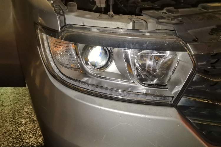 Used JAC Refine M3 2015 Maker Edition 1.6L Luxury Smart Version Right Front Headlight