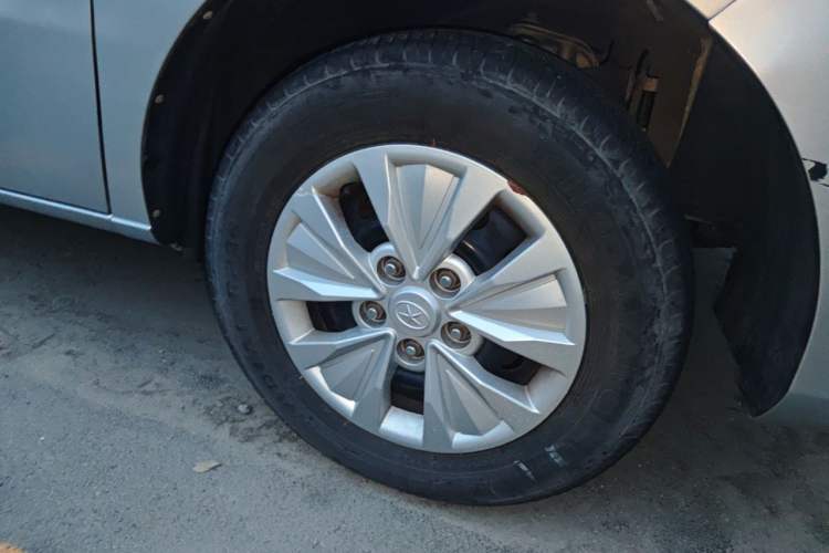 Used JAC Refine M3 2015 Maker Edition 1.6L Luxury Version Right Front Wheel Hub