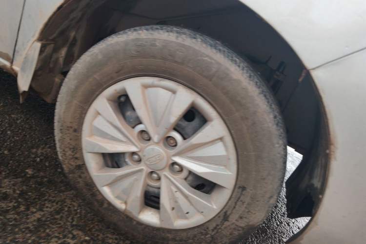 Used JAC Refine M3 2015 Maker Edition 1.6L Luxury Version Right Front Wheel Hub