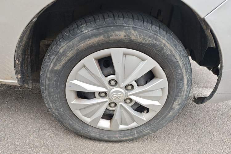 Used JAC Refine M3 2015 Maker Edition 1.6L Luxury Version Right Front Wheel Hub
