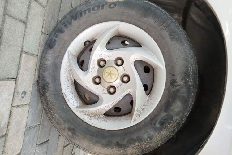 Used JAC Refine M3 2015 2.0L Luxury Model Right Front Wheel Hub