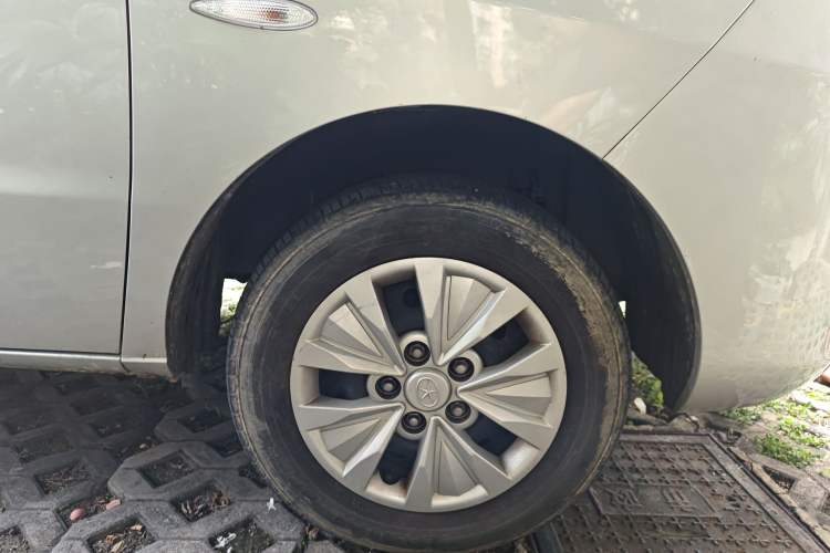 Used JAC Refine M3 2015 Maker Edition 1.6L Luxury Version Right Front Wheel Hub