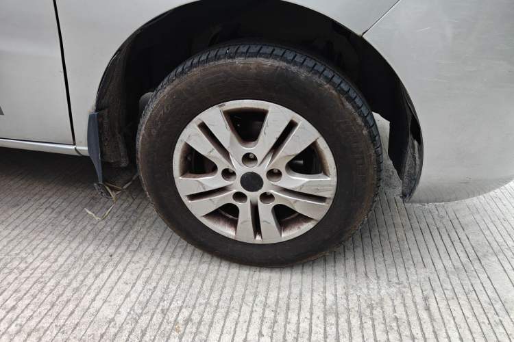 Used JAC Refine M3 2015 Maker Edition 1.6L Luxury Version Right Front Wheel Hub