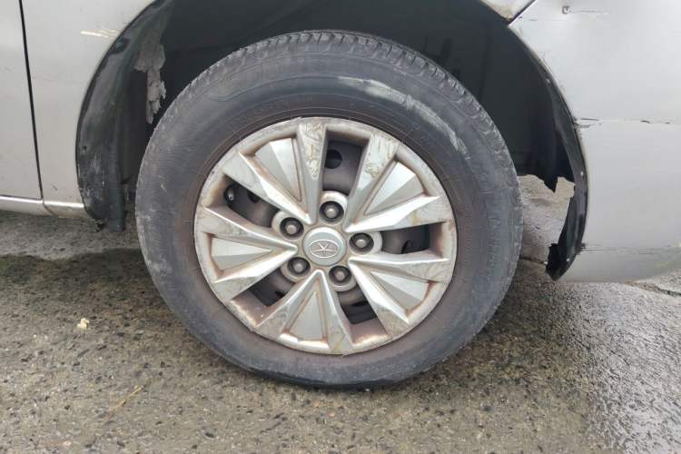 Used JAC Refine M3 2015 Maker Edition 1.6L Luxury Version Right Front Wheel Hub