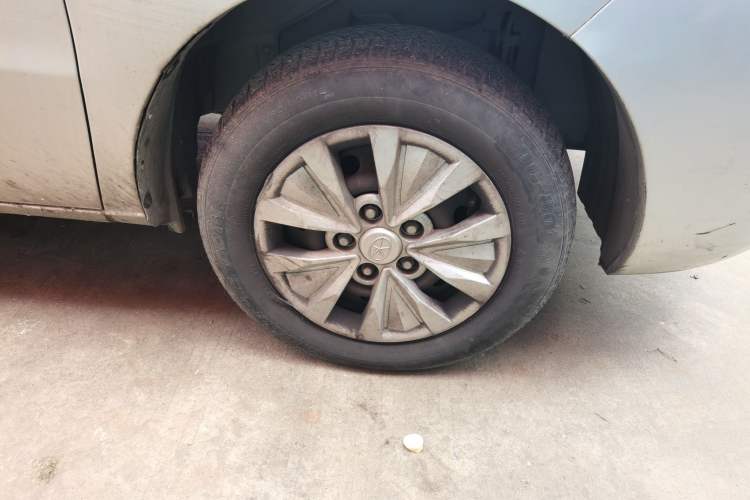 Used JAC Refine M3 2015 Maker Edition 1.6L Luxury Version Right Front Wheel Hub