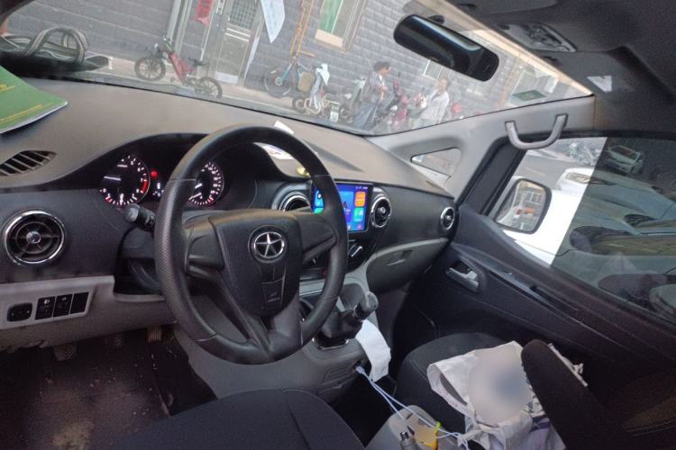 Used JAC Refine M3 2015 Maker Edition 1.6L Luxury Version Center Console