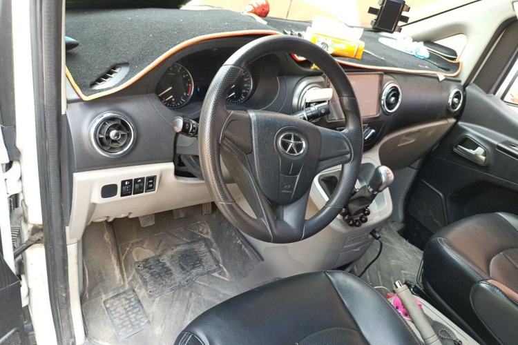 Used JAC Refine M3 2015 Maker Edition 1.6L Luxury Version Center Console