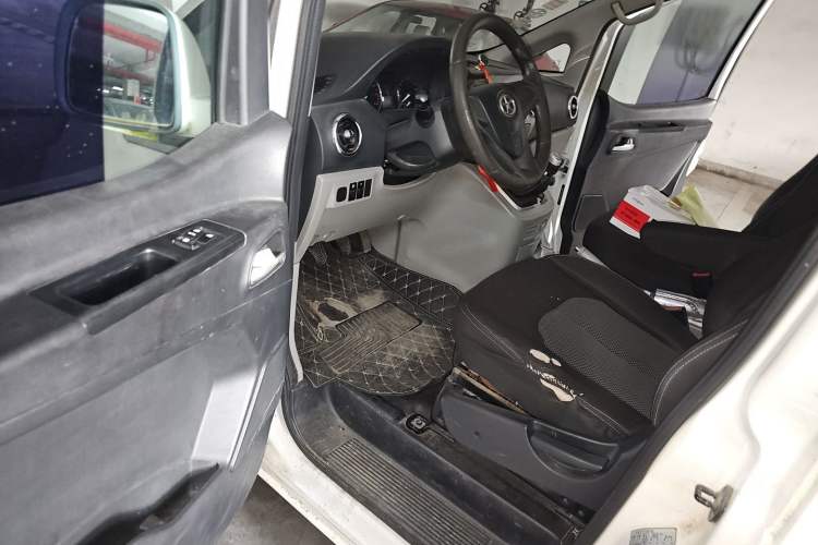 Used JAC Refine M3 2015 Maker Edition 1.6L Luxury Version Driver Seat