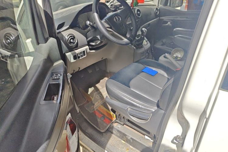 Used JAC Refine M3 2015 Maker Edition 1.6L Luxury Smart Version Driver Seat