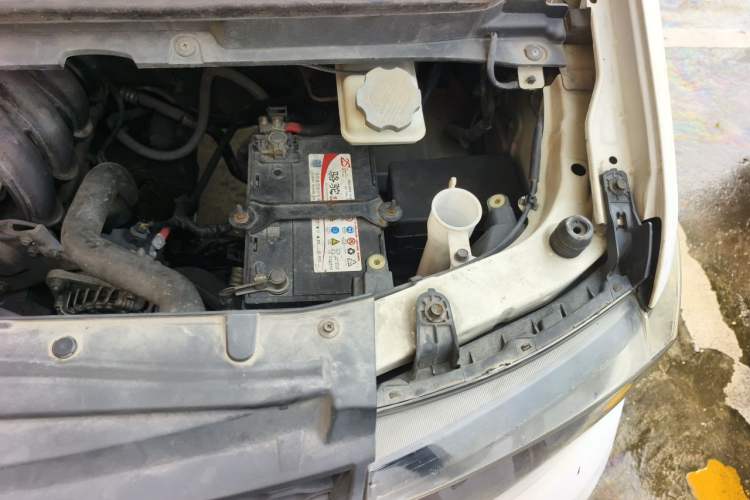 Used JAC Refine M3 2015 Maker Edition 1.6L Luxury Version Engine Bay Left