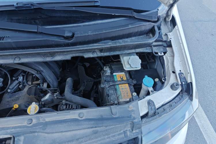 Used JAC Refine M3 2015 Maker Edition 1.6L Luxury Version Engine Bay Left