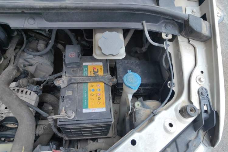 Used JAC Refine M3 2015 Maker Edition 1.6L Luxury Smart Version Engine Bay Left