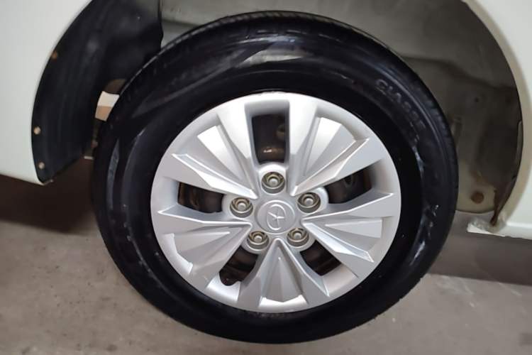 Used JAC Refine M3 2015 Maker Edition 1.6L Luxury Version Exterior 5