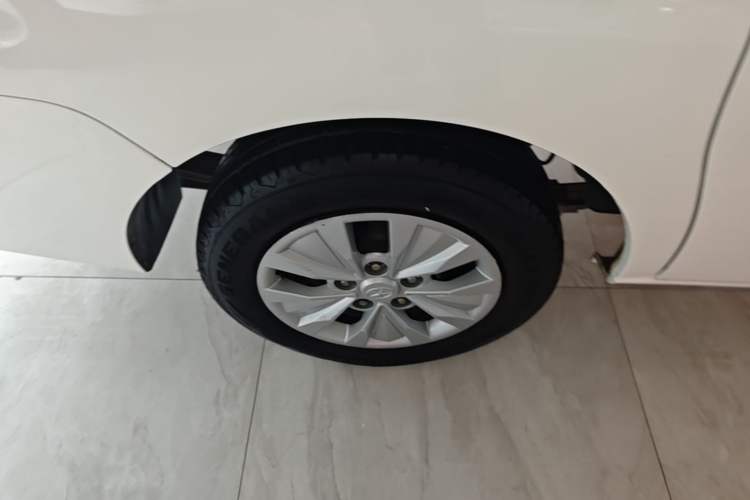 Used JAC Refine M3 2015 Maker Edition 1.6L Luxury Version Exterior 5
