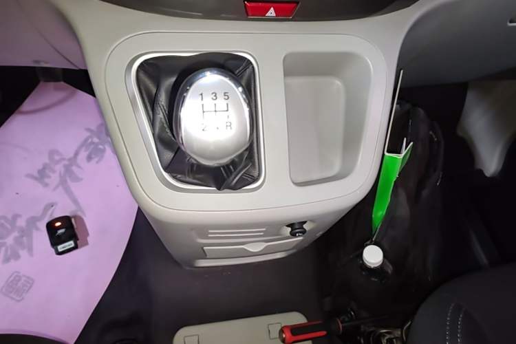 Used JAC Refine M3 2015 Maker Edition 1.6L Luxury Version Gear Lever