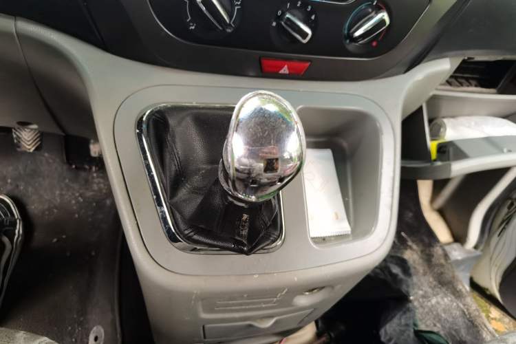 Used JAC Refine M3 2015 Maker Edition 1.6L Luxury Smart Version Gear Lever