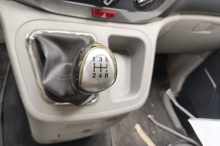 Used JAC Refine M3 2015 Maker Edition 1.6L Luxury Smart Version Gear Lever