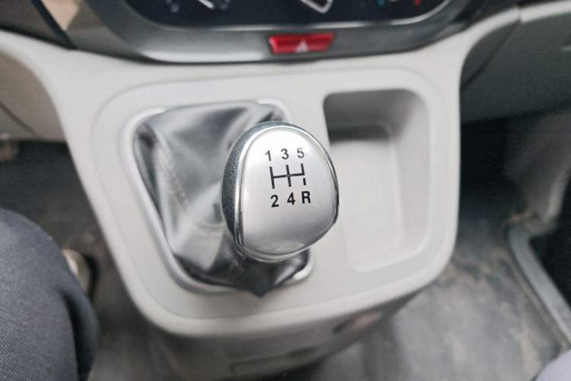 Used JAC Refine M3 2015 Maker Edition 1.6L Luxury Version Gear Lever