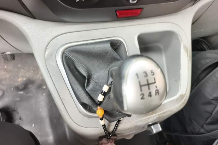 Used JAC Refine M3 2015 Maker Edition 1.6L Luxury Version Gear Lever