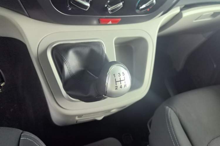 Used JAC Refine M3 2015 Maker Edition 1.6L Luxury Smart Version Gear Lever