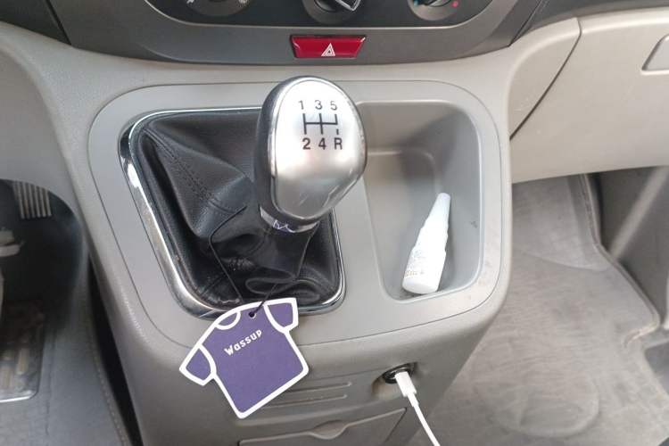 Used JAC Refine M3 2015 Maker Edition 1.6L Luxury Smart Version Gear Lever