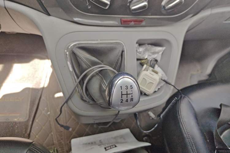 Used JAC Refine M3 2015 Maker Edition 1.6L Luxury Smart Version Gear Lever
