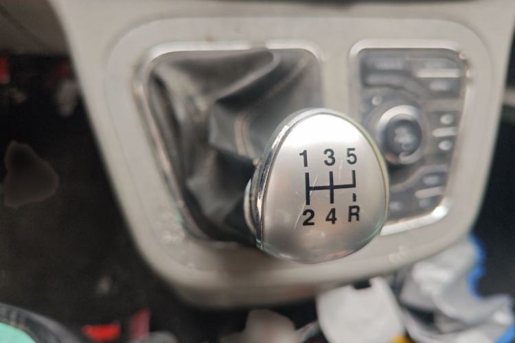 Used JAC Refine M3 2015 Maker Edition 1.6L Luxury Smart Version Gear Lever
