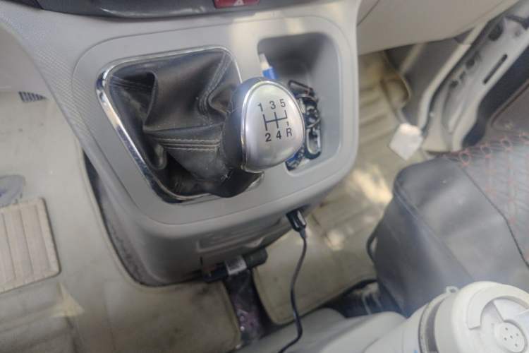 Used JAC Refine M3 2015 Maker Edition 1.6L Luxury Smart Version Gear Lever