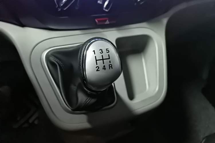 Used JAC Refine M3 2015 Maker Edition 1.6L Luxury Version Gear Lever
