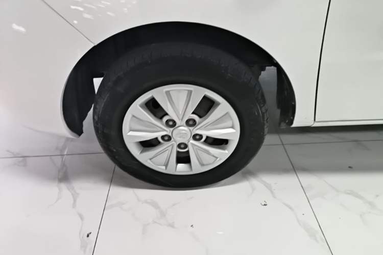 Used JAC Refine M3 2015 Maker Edition 1.6L Luxury Version Left Front Wheel Hub