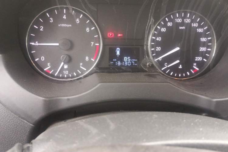 Used JAC Refine M3 2015 Maker Edition 1.6L Luxury Smart Version Odometer Close Up