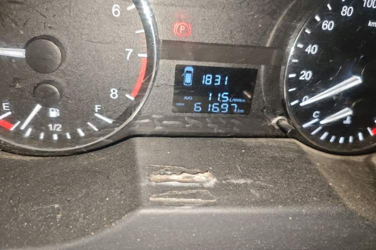 Used JAC Refine M3 2015 Maker Edition 1.6L Luxury Version Odometer Close Up
