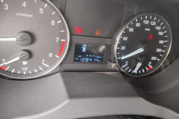 Used JAC Refine M3 2015 Maker Edition 1.6L Luxury Smart Version Odometer Close Up