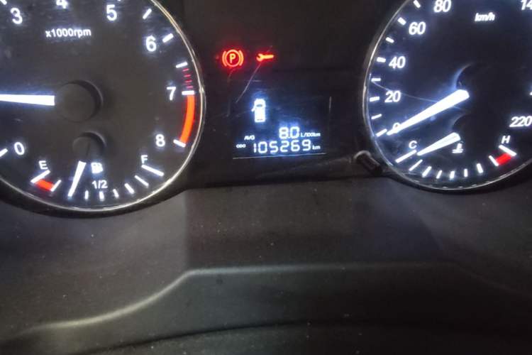 Used JAC Refine M3 2015 Maker Edition 1.6L Luxury Smart Version Odometer Close Up