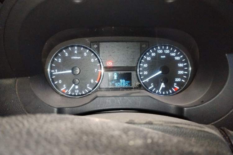 Used JAC Refine M3 2015 Maker Edition 1.6L Luxury Smart Version Odometer Close Up