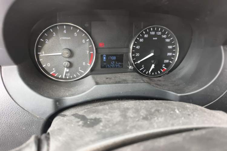 Used JAC Refine M3 2015 Maker Edition 1.6L Luxury Version Odometer Close Up
