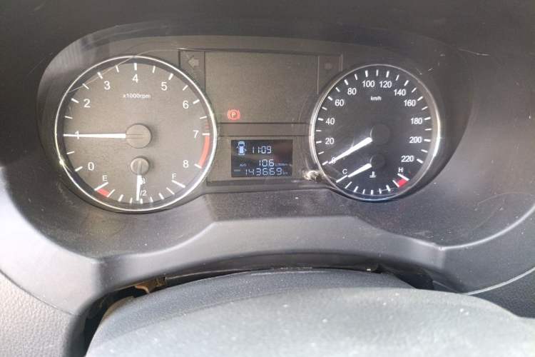 Used JAC Refine M3 2015 Maker Edition 1.6L Luxury Version Odometer Close Up