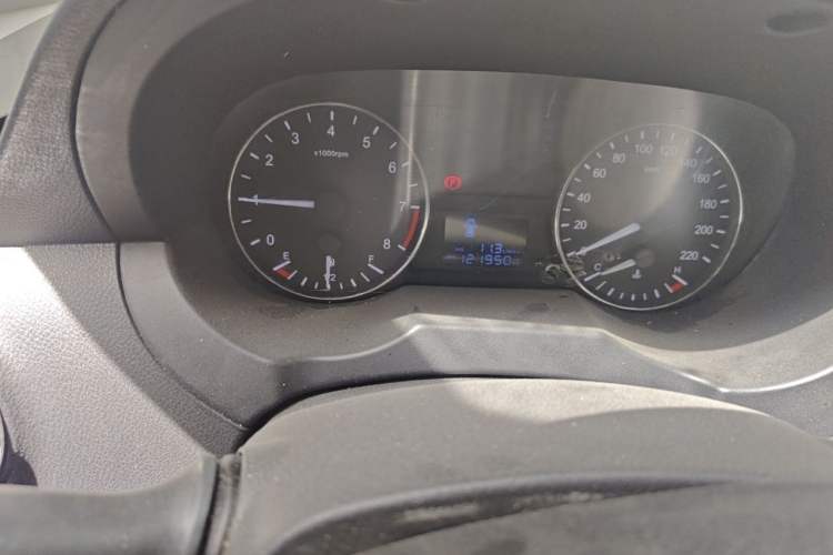 Used JAC Refine M3 2015 Maker Edition 1.6L Luxury Smart Version Odometer Close Up