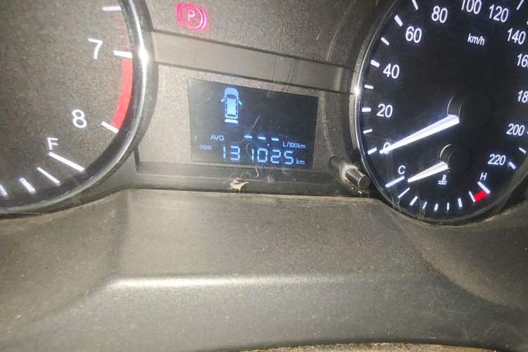 Used JAC Refine M3 2015 Maker Edition 1.6L Luxury Version Odometer Close Up
