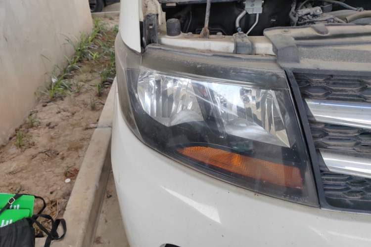 Used JAC Refine M3 2015 Maker Edition 1.6L Luxury Version Right Front Headlight