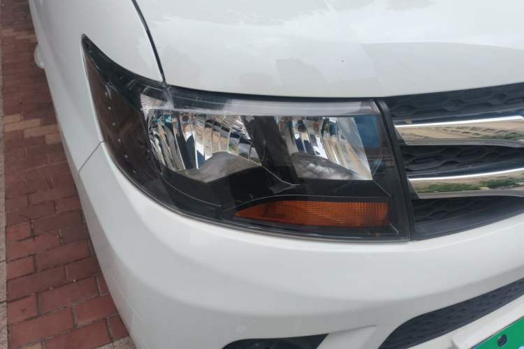 Used JAC Refine M3 2015 Maker Edition 1.6L Luxury Smart Version Right Front Headlight