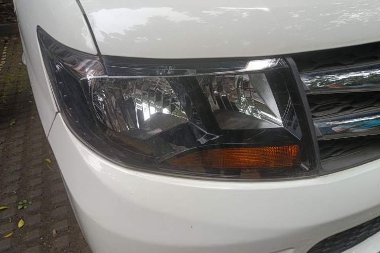 Used JAC Refine M3 2015 Maker Edition 1.6L Luxury Version Right Front Headlight