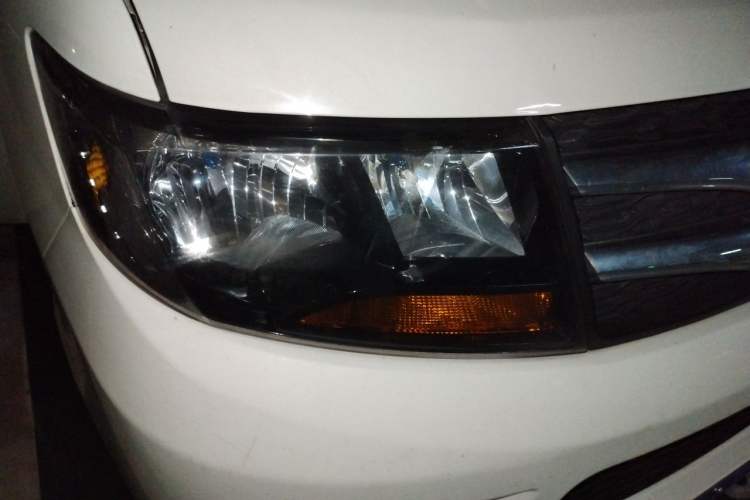 Used JAC Refine M3 2015 Maker Edition 1.6L Luxury Smart Version Right Front Headlight
