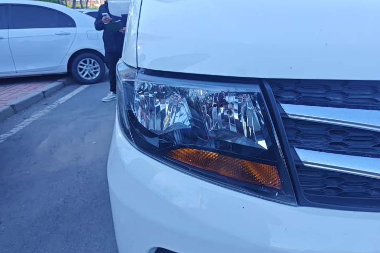 Used JAC Refine M3 2015 Maker Edition 1.6L Luxury Version Right Front Headlight
