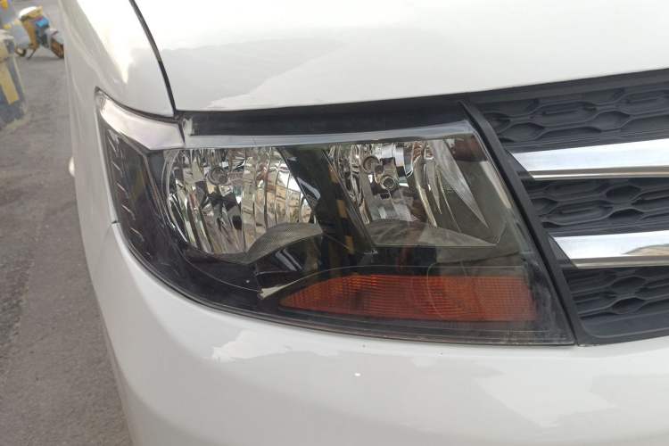 Used JAC Refine M3 2015 Maker Edition 1.6L Luxury Smart Version Right Front Headlight